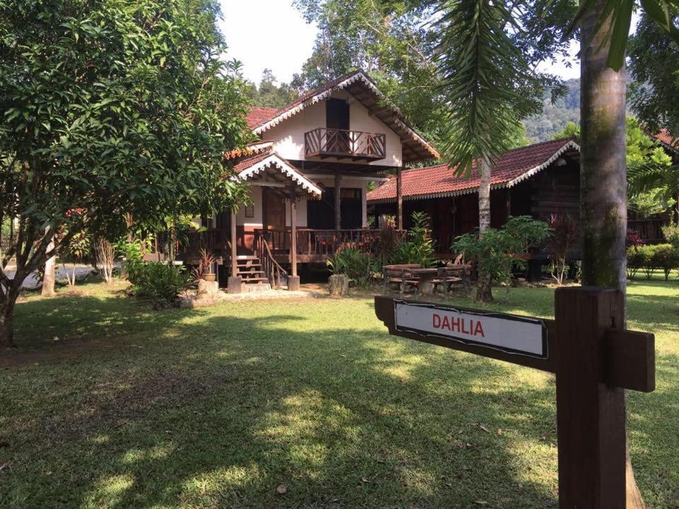 Rustic Chalet - Dahlia N Mawar At Sedim Vista Kulim Extérieur photo