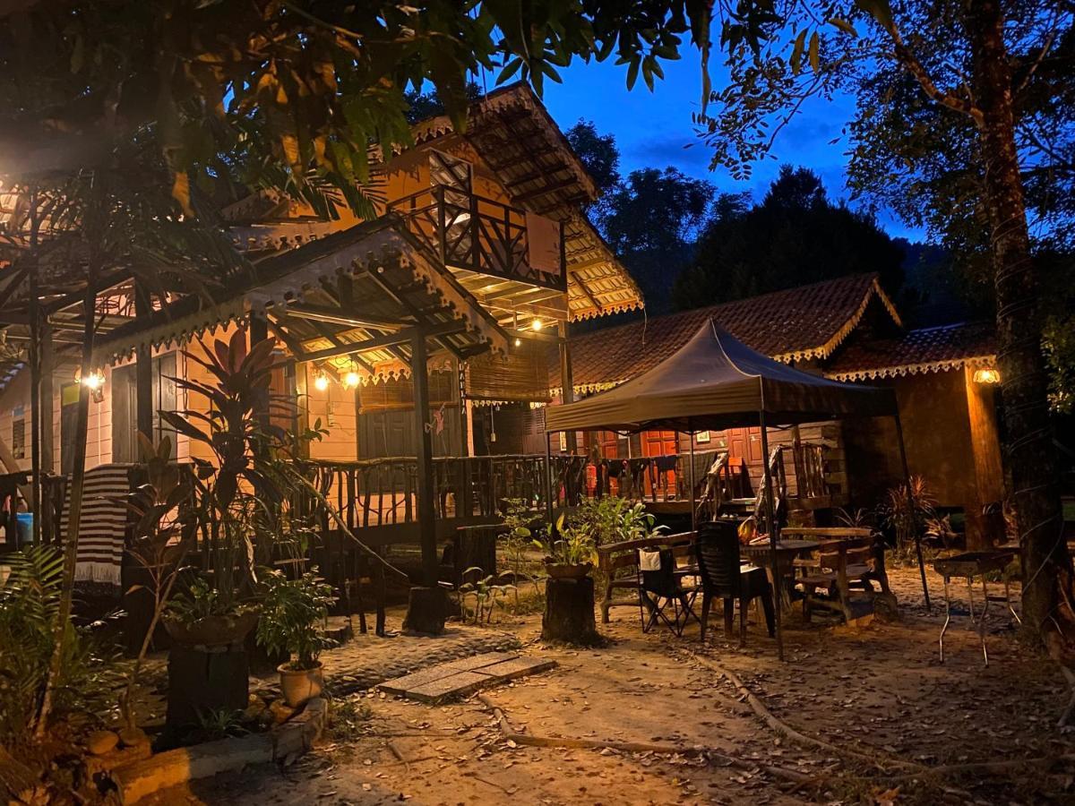 Rustic Chalet - Dahlia N Mawar At Sedim Vista Kulim Extérieur photo