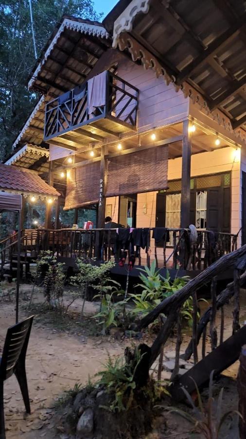 Rustic Chalet - Dahlia N Mawar At Sedim Vista Kulim Extérieur photo